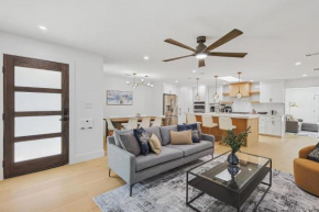 3-BD 3-BA Bungalow ft Backyard w Deck & Firepit